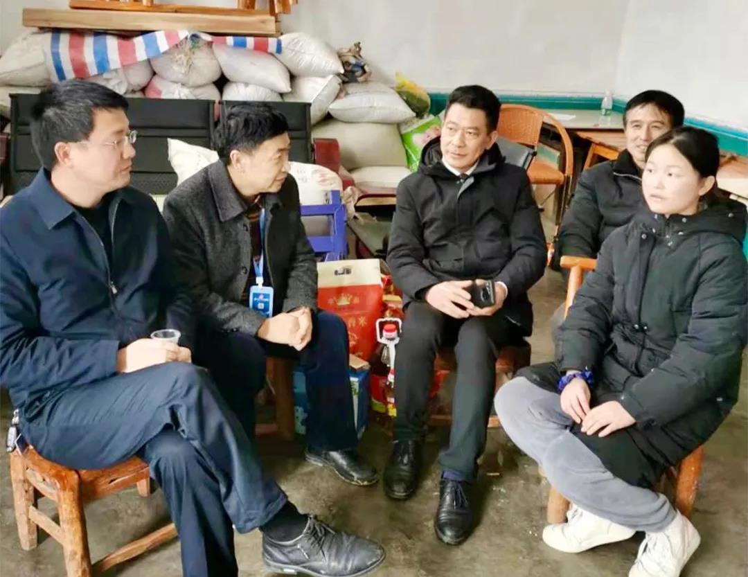 让爱回家:bifa必发集团常德高星贸易广场发展春节扶贫助困送温暖活动(图2)