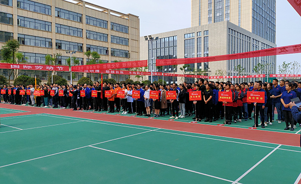 “迎五一，鼓劲头”——常德海仑公司参与常德高新区首届职工拔河角逐尽展风采(图1)