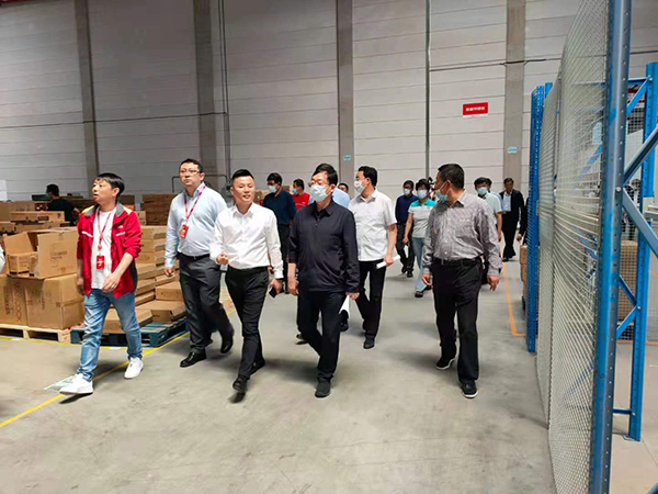 吐鲁番市政协党组书记、主席胡国辉一行调查bifa必发集团-京东华北物流基地(图3)